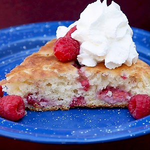 20K views · 234 reactions | Have your cake and eat it (outside) too. Try this raspberry cake, prepared in a dutch oven. Thanks for this oh so yummy recipe, Fresh Off the Grid! Check out the full recipe at bit.ly/2MWLjOh. | REI | Facebook