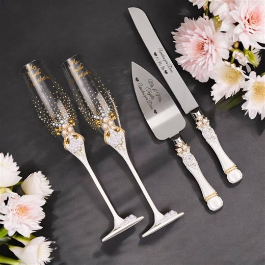 White Wedding Unity Candle Set With Champagne Glasses & Cake Server, Personalized Bridal Set, Gold Pearl Decor, Mr and Mrs Wedding Decor - Etsy