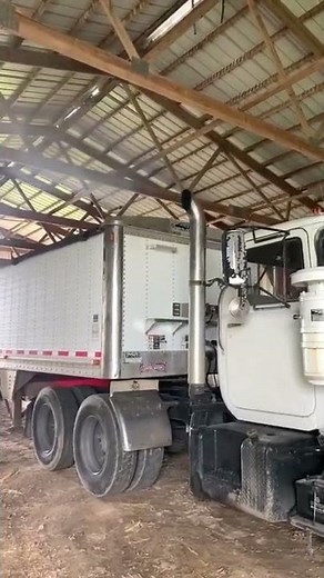 Mack Model R straight pipe