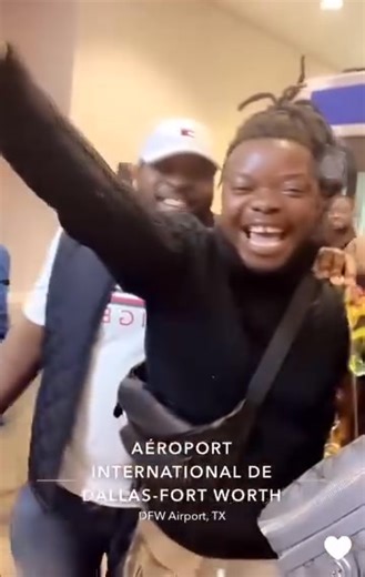 🌟 Découverte du talent : #Fusée_De_Guerre, l’animateur certifié disque d’or Véritable révélation de la scène musicale congolaise, Fusée De Guerre s’impose aujourd’hui comme le meilleur animateur du Congo. Surnommé l’animateur certifié disque d’or, il est reconnu comme l’un des principaux artisans du succès mondial du tube légendaire #ZEBUKA. Doté d’une voix puissante, d’une énergie inépuisable et d’un charisme scénique exceptionnel, Fusée De Guerre incarne à la perfection l’animateur moderne : 