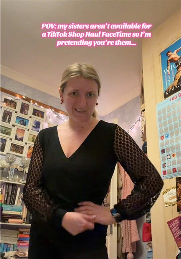 What do we think of this #longsleevetop team? 🤔 #ootd #top #blacktop #tiktokmademebuyit