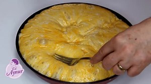 41K views · 777 reactions | Meine Lieben heute habe ich ein einfaches und leckeres Brot Rezept für euch, meine Mutter hatte dieses Brot Jahre lang gebacken Zutaten für den Teig: 200 ml Wasser 200 ml Milch 3 EL Öl 2 EL Zucker 1 TL Salz 1 Päckchen Trockenhefe ca. 650 g Mehl Außerdem 1 Eigelb zum bestreichen | Was kommt heute auf den Tisch? | Facebook