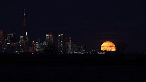 131K views · 13K reactions | Moonrises from the archives Rising Moon- November 9th 2022 | Lunar 101-Moon Book | Facebook