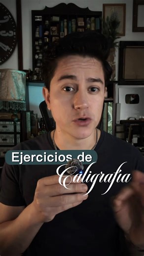 Adrián Bárcenas | Caligrafía & Journaling on Instagram: "🖊️ 8 Ejercicios de caligrafía con pluma “tradicional” La caligrafía no empieza con herramientas costosas, sino con la comprensión del trazo. ✍🏻 Una pluma común, en este caso de @grupoazormexico , es suficiente para entrenar lo esencial: la presión, la dirección y el ritmo. Estos 8 ejercicios básicos para caligrafía te ayudarán a desarrollar coordinación, memoria y sensibilidad en la mano. 👉🏻 Practícalos desp