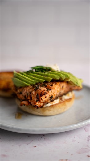 46 reactions · 4 comments | A mouthwatering and easy to make trout burger!  You will need: * Trout * Olive oil * Crushed garlic * Butter * Fresh lemon juice * Fresh parsley * Salt and pepper * Toasted English muffins * Cream cheese * Avocado Enjoy  #troutburger #sifothecookinghusband #trout #easyburger #brekkie | Sinoyolo Sifo | Facebook