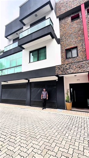 Casa de Alto Padrão com 4 Suítes à Venda em SP