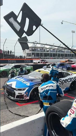 Pure Teamwork! Carson Hocevar & 77 Crew's First Pit Stop! 🏁