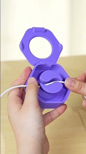 Tired of untangling your cables every time you use them? 3D-printed cable organizers🧵✨