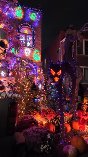 Halloween decor at Bay Ridge Holiday House 🎃👻 a must-see in Brooklyn! 📍7509 79th Street, Bay Ridge, Brooklyn, NY Follow for more NYC holiday walks #BayRidge #BrooklynNYC #HalloweenNYC #HalloweenDecorations #nycwalk | Ellie.Walks