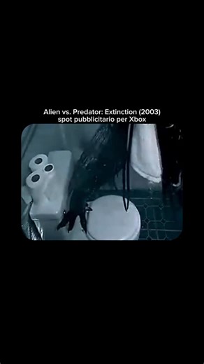 Donato Cilla - Cinema e Serie Tv 🎬🍿 on Instagram: "Aliens vs Predator: Extinction (2003) #alien #predator #xbox #davedere #donatocilla"