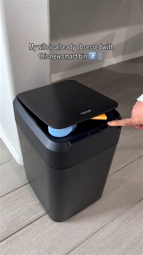 There’s something about upgrading one small daily routine that makes everything feel more put together. Meet the Royal Bin™ NOIR - Self-Sealing Smart Trash Can 🗑️✨ 🪢 Never have to tie a bag again 🔄 Automatically seals & reloads liners 🌿 Helps lock in odors so your home stays fresh Low effort. High satisfaction. #trashking #royalbin #smarttrashcan #homeupgrade #modernhome #marriedlife #apartmentliving #homegadgets #dailyconvenience #luxuryhomefeel #organizedhome #cleanvibes #fyp #reels #short