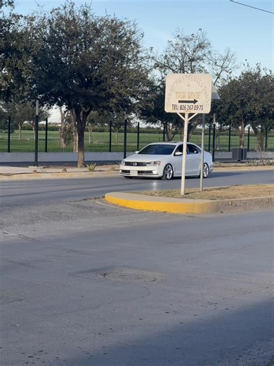 Jetta MK6 Gris con Rines 19