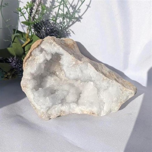 Large Quartz Geode Half, Split from Whole Geode, 16cm x 10x 14cm, Rough Crystal Craft Supply, Jewellery & Resin Projects.