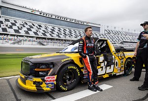 Malcolm in the Middle star Frankie Muniz opens up on a heartbreaking realization: “It’s the only reason anyone calls me”