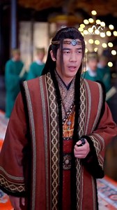 334K views · 5.9K reactions | Review Phim Full Bộ: Hoàng Đế Thật - Hoàng Đế Giả Nội dung phim: Diễn viên phim ngắn bất ngờ xuyên không đến Đại Hạ Quốc, trở thành thế thân của hoàng đế. Khi anh sắp lật đổ được Thái hậu, thì đột nhiên nhận được tin hoàng đế thật đã trở về. Diễn viên: Vương Vũ Phong & Chu Lạc Y #phimxuyenkhong #phimtongtai | Ngủ Đêm | Facebook