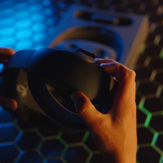 Carbon Black, Velocity Green trim, endless possibilities ⚫️ 🟢 Meta Quest 3S Xbox Edition is here, but not for long. Includes 3 months of Xbox Game Pass Ultimate. Available Now https://metaque.st/4ed3bz2 | Meta Quest