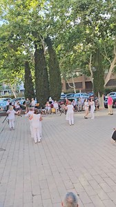 Dances tradicionales por el Solsticio de verano en la Plaza del Dragón, Av. Cataluña y Gaiteros del Rabal, Zaragoza. 🤗 | DStyleZgz