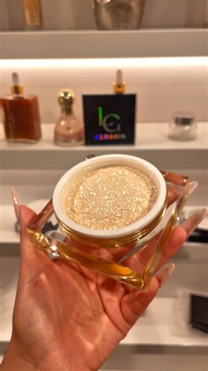 LuxuryG© on Instagram: "Alien Highlighter shade Gold ❤️‍🔥❤️‍🔥❤️‍🔥❤️‍🔥"