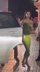 54K views · 655 reactions | Always love it when we see unusual shades. Matlab vanilla black, red, pink kaafi ho gaya. How ‘bout rust, taupe, flamé and honeysuckle Ananya seen heading into her screening of her next at Juhu PVR | Voompla | Facebook