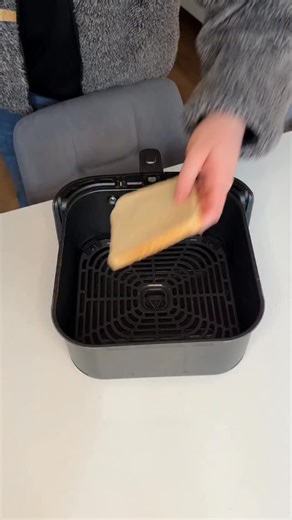 nicolas Joshua | 🍍🧀 AIRFRYER TOAST HAWAII in nur 7 MINUTEN?! 🤯🔥#rezept #airfryer #kochen #heissluftfritteuse #essen | Instagram