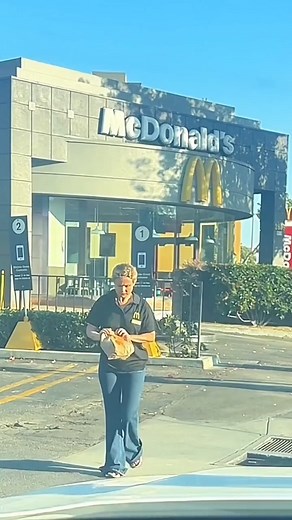 347K views · 664 reactions | Millionaire blesses McDonald's employee  | Amelia G | Facebook
