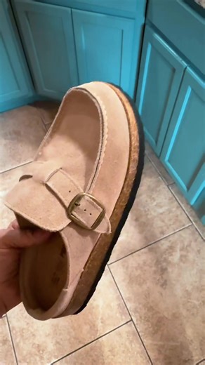 Discover Comfy Water-Resistant Clogs for All-Day Support