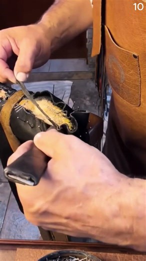 Pekerjaan profesional memotong material karet vinyl dengan alat sederhana tajam #shorts