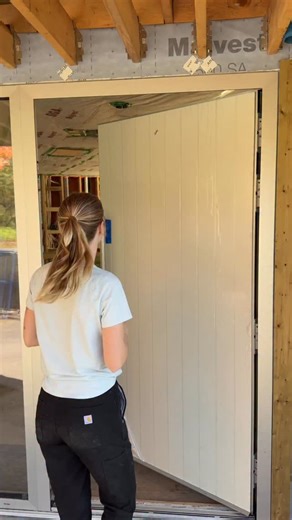 Jenna Phipps | Let’s see how big our house and pool is with the @mileseeytools S50 laser distance meter 📏 link in bio #mileseeytools #MILSESEEYS50... | Instagram