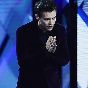 Harry Styles looks good no matter what he's wearing 😍😍 | MTV UK