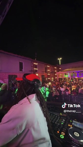 Brought the GH vibes to the Black Sheriff concert in Italy 🇬🇭🇮🇹 #blacksherrif #fyp #italy #shattawale #concert #party #dj #ghana #ghanatiktok🇬🇭 #ghanatiktok #ghanatiktokers🇬🇭🇬🇭🇬🇭 #foryourepage