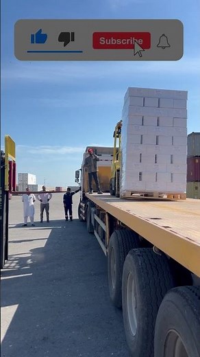 “Ensuring Safety During Truck Unloading: Risks and Best Practices” ( un safe work ) #work #hardwork