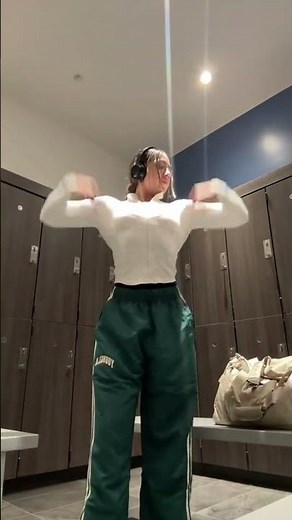 She’s RIPPED! 💪 Insane Female Muscle Flexing & Gains