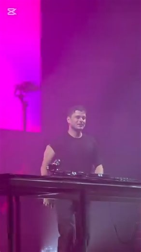 4.2K views · 85 reactions | Martin Garrix – Live 22.08.2025 in Sofia, Bulgaria. Parts of "Animals", "High On Live", "Starlight", "Gravity", "Night In Detroit". #martingarrix #martingarrixlive #martingarrix2025 #martingarrixconcert #martingarrixtour #martingarrixanimals | Bobby Ilinov traveller | Facebook