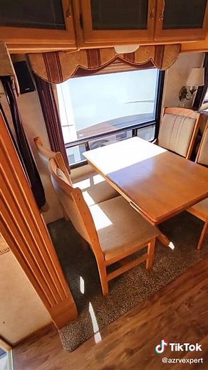 Spacious 2006 Montana 5th Wheel Tour