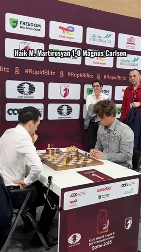 🇳🇴 Magnus Carlsen fumbles his pieces and loses to 🇦🇲 Haik M. Martirosyan in Round 14 of the FIDE World Blitz Championships 2025. #RapidBlitz #Doha | FIDE - International Chess Federation