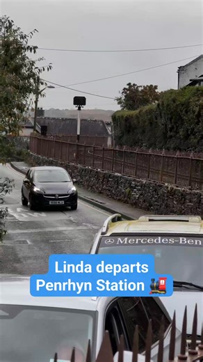 🚂 LINDA DEPARTS PENRHYN STATION 🚂 Linda departs Penrhyn Station, runs alongside the road and passes the level crossing on her way to the mountains of Snowdonia. The steam locomotive is shown running parallel to the A4085 from Penrhyndeudraeth to Garreg – a stand-out section of the Ffestiniog Railway. She then goes past the railway's only remaining gated and staffed level crossing before heading towards Rhiw Goch. I took this video during the railway's annual Bygones Weekend. Linda was built by