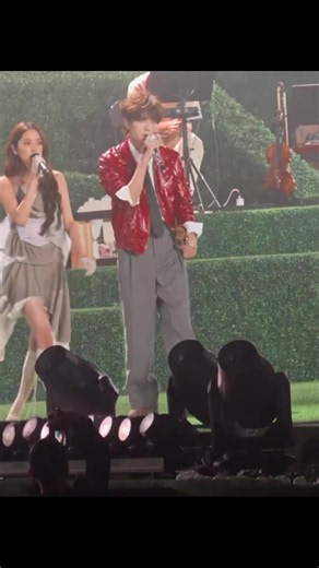 12 September, 26 | Zhou Yiran tampil bersama Ouyang Nana, dikonser Ouyang Nana hari ini. cr: 辰以安Yion #zhouyiran #周翊然 #ouyangnana