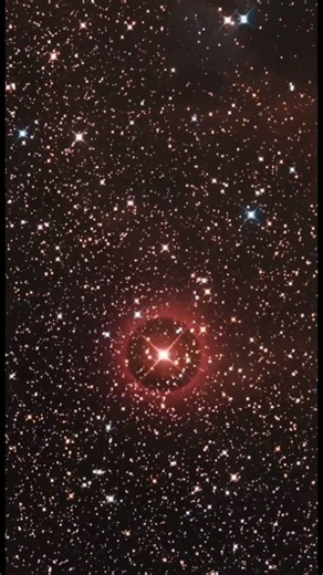 Zooming into the red hypergiant star VY Canis Majoris