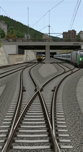 How Trains Pass This Junction So Closely #trains #railtrack #railway