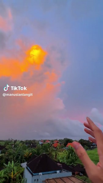 Penampakan UFO Menarik Setelah Sunset