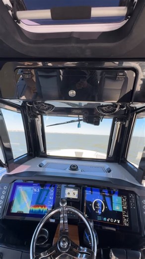 Seakeeper on Instagram: "Nothing beats watching the roll disappear! It's not magic, but pretty close! The Seakeeper 2 on board this @robaloboats R300 eliminated 92% of boat roll in Brunswick, GA, in beam seas. This Robalo will be at the @miamiboatshow, you won't want to miss it! Check out the full sea trial at the link in our bio! • • • #seakeeper #takearide #lovemyseakeeper#robaloR300 #robalo"