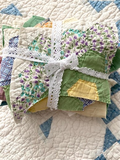 Antique/vintage Quilt Piece(s) Scrap Bundle. Quilt Pieces, Hand Quilted, Hand Made, Cottage, Farmhouse, Crafting, Repurposing - Etsy