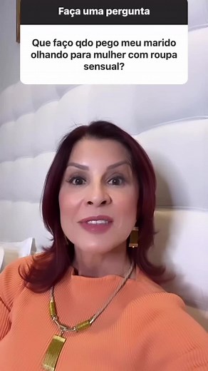 Olhar não é problema!👀 Mulheres com roupa sensual estarão sempre por aí à vista de nossos maridos e os homens, de fato, são visuais e tendem a ser tentados a olhar mesmo.🤷🏻‍♀️ Quais são as questões relevantes aqui… 🙋🏻‍♂️Para os homens: • O primeiro olhar pode ser inevitável, mas permanecer olhando é uma escolha! • Se permanecer olhando, qual é a motivação? • Ao permanecer olhando, certamente irá além de um simples olhar e esse é o problema! • Permanecer olhando revela que está desconectado
