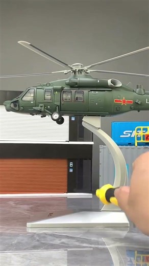 The Z-20 helicopter model can taxi! Its alloy fuselage can even open #explore #AircraftModel
