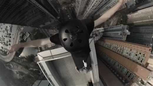 奥列格·克里克特是俄罗斯著名的高空跑酷和极限运动表演者，以其在摩天大楼边缘的危险特技而闻名！