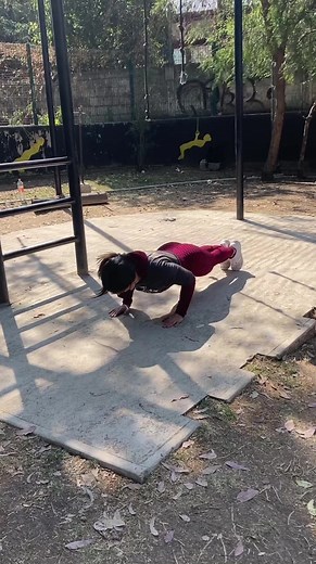 Russian Push Up Workout: Gym Calisthenics for Women