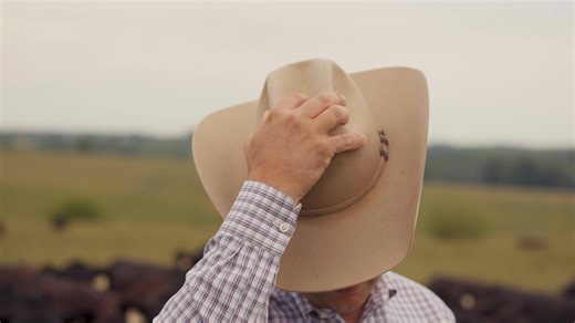 Nominate a Young Breeder in your life for the 2026 Young Breeder of the Year Award before the March 1 deadline. Nomination form: https://www.angus.org/member-center/awards-and-recognition/ambassador-and-breeder-of-the-year 🏆 Josh Worthington, Missouri | 2025 Young Breeder of the Year As a first-generation registered Angus breeder, Josh Worthington of Dadeville, Missouri, practices a disciplined approach to breeding, valuing proven genetics and using data to guide decisions. In 2004, at the star