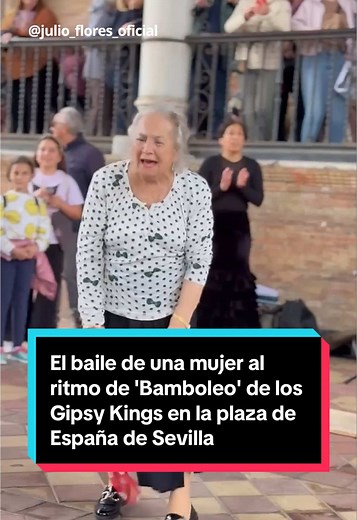 Bailando 'Bamboleo' en la Plaza de España de Sevilla