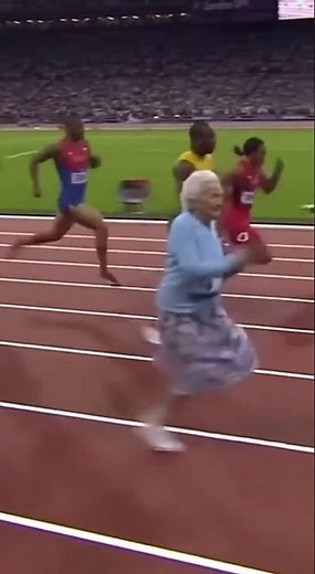 Granny in the 100m final🤣 #trackandfield