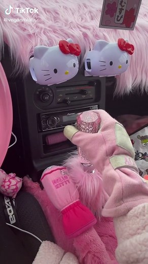 I’m ashamed to say this took me like 5 tries lol #miata #mx5 #pink #hellokitty #chicagojdm #sanrio #jdm #carinterior #popupheadlights #kawaii #cargirl